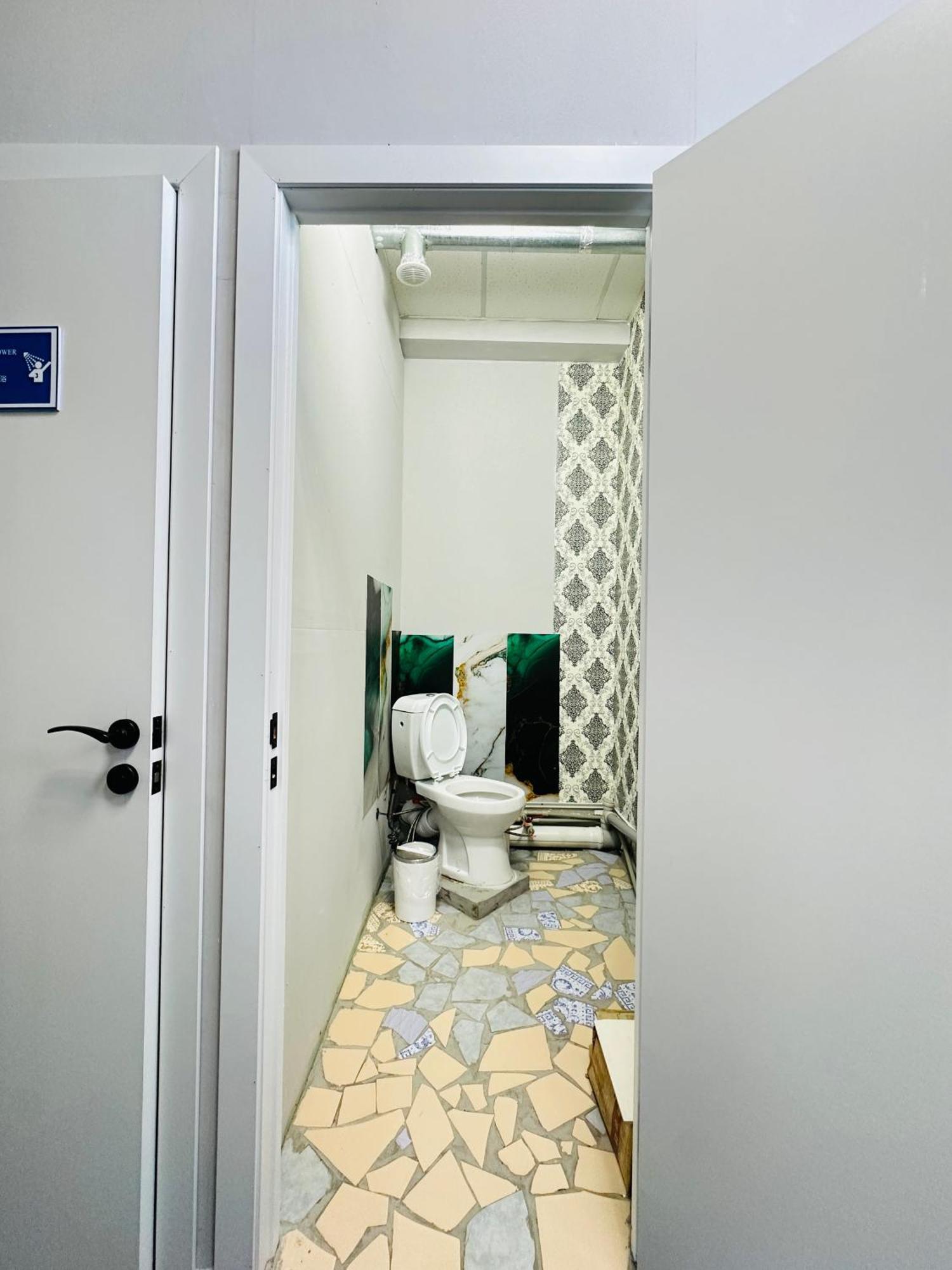 Center Capsule Hotel Алма Ата Екстериор снимка