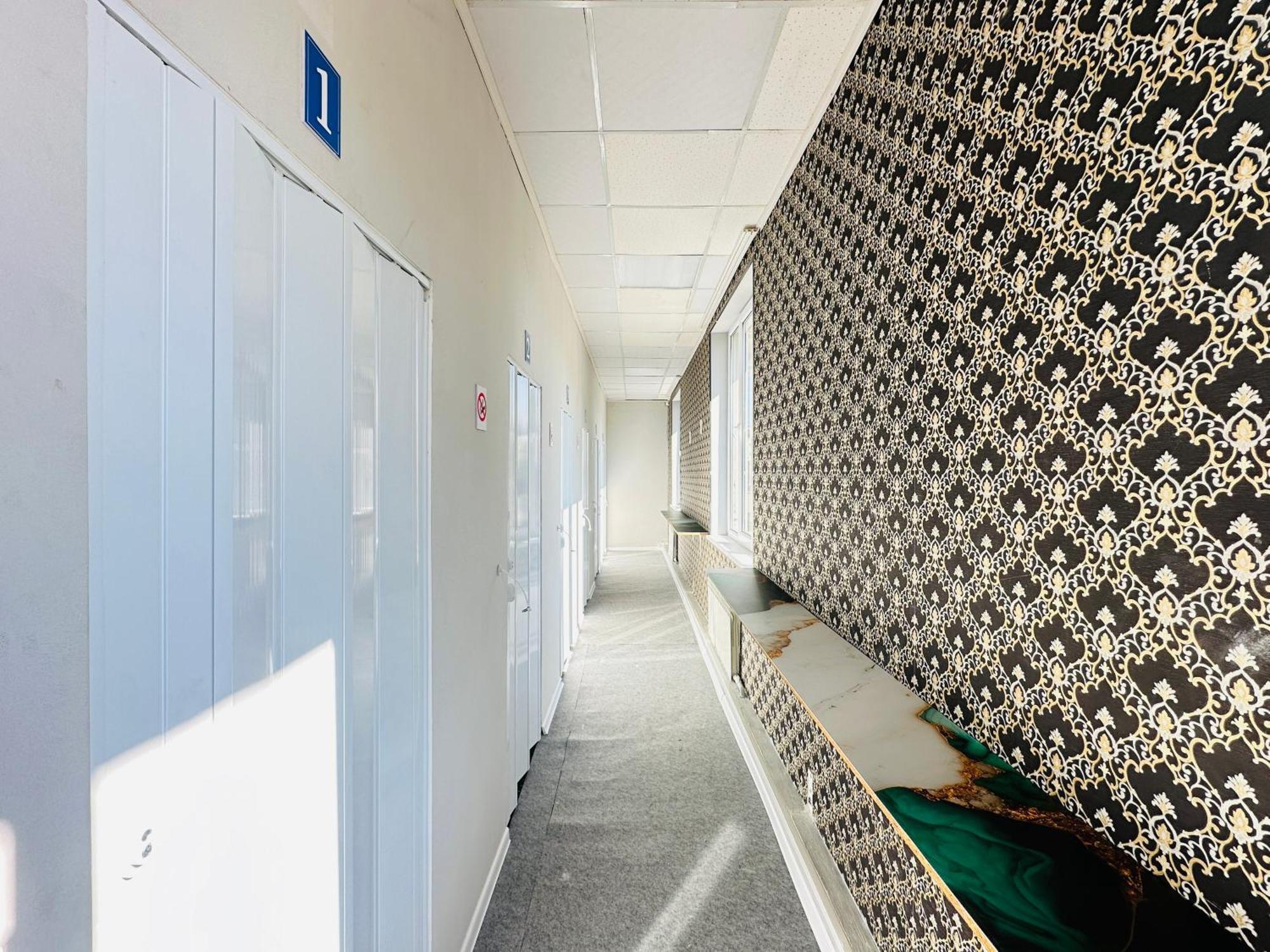 Center Capsule Hotel Алма Ата Екстериор снимка