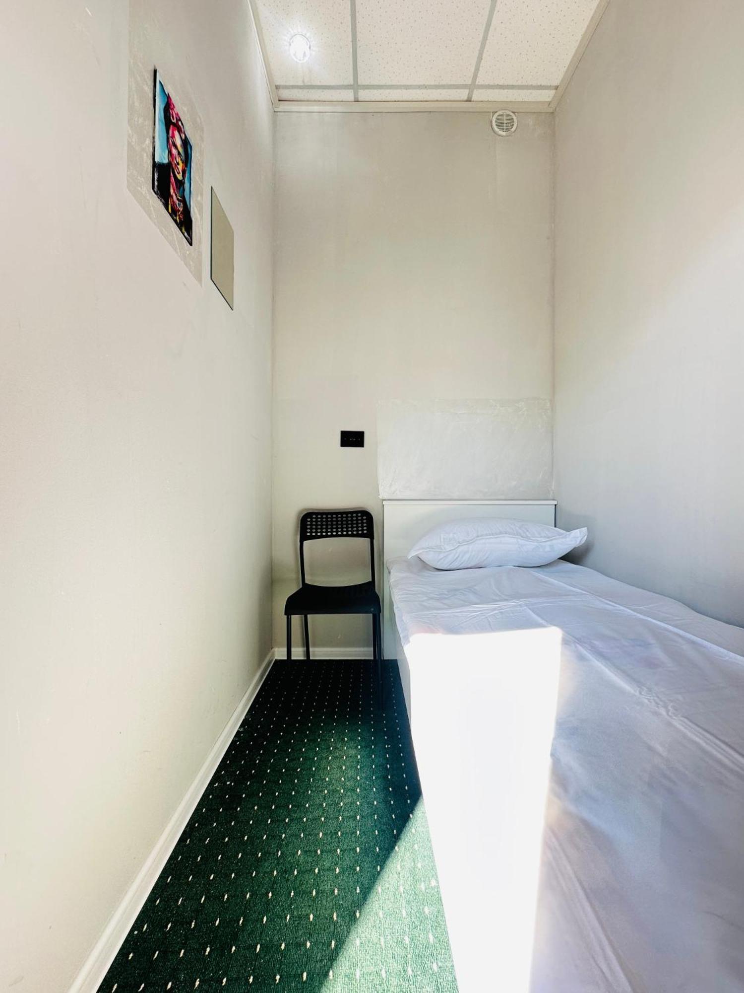 Center Capsule Hotel Алма Ата Екстериор снимка