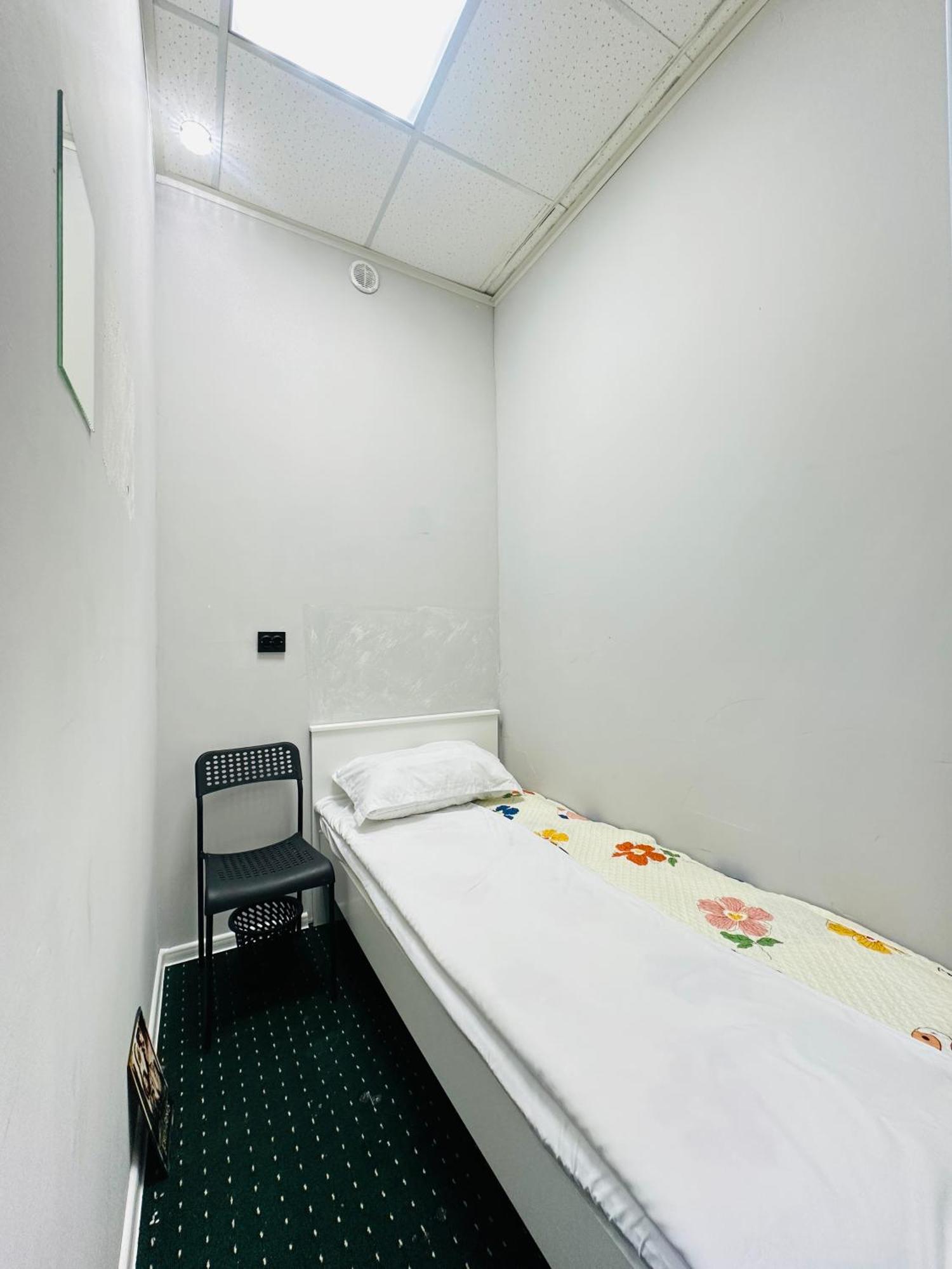 Center Capsule Hotel Алма Ата Екстериор снимка