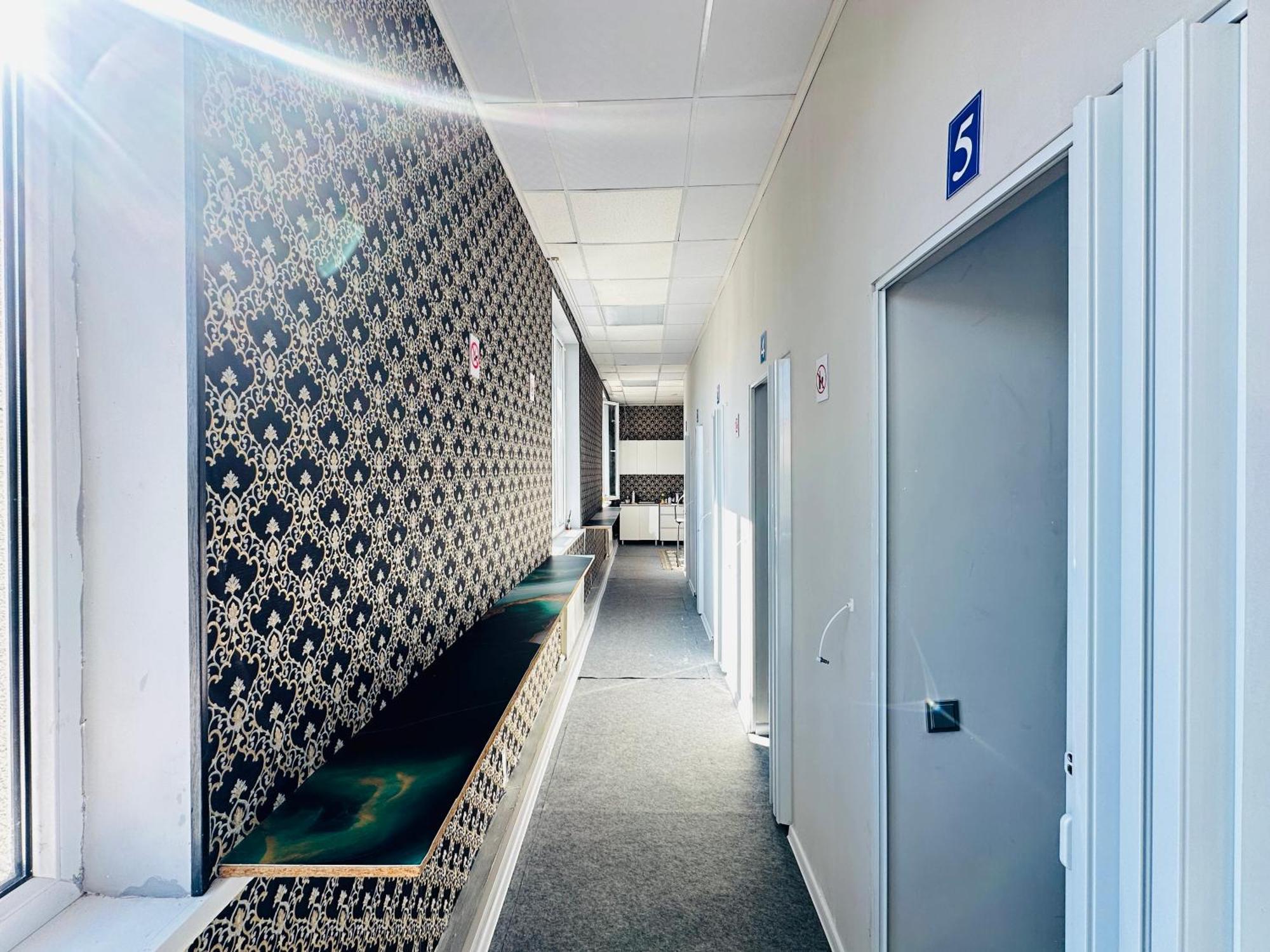 Center Capsule Hotel Алма Ата Екстериор снимка